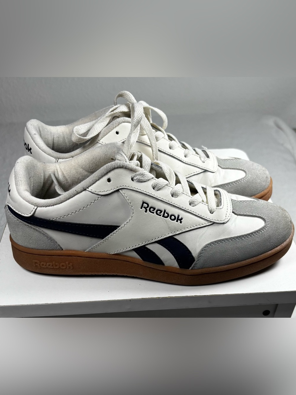 Reebok Galaxy 7 men’s size 8 in white/gray with navy accents, classic retro look